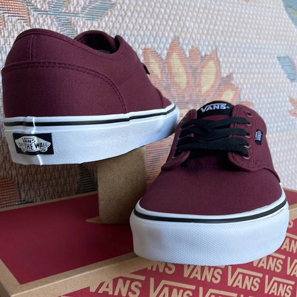 Vans WMNS Atwood
(Canvas) Oxblood/White
VN000TUY8J3
Sneakers - Picture 10 of 16